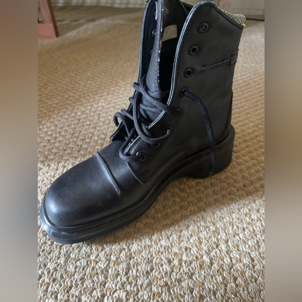 Dr. Martens Doc England 90s Vintage Black Cap Toe Envy Sole Boot RIGHT ONLY